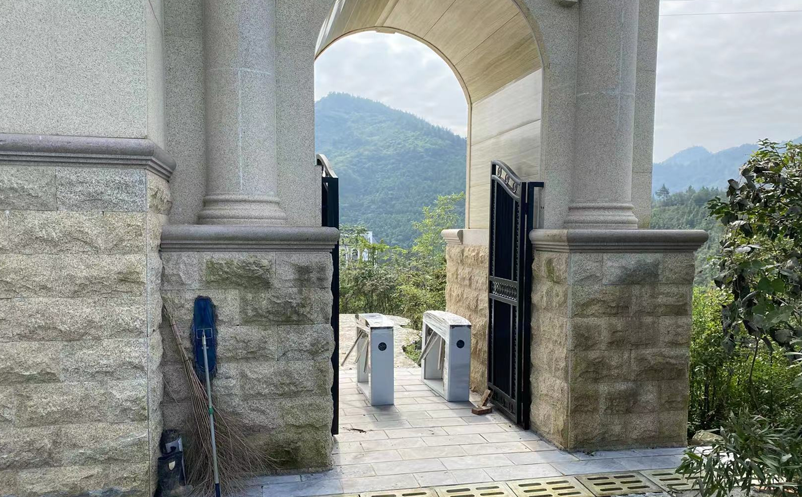 湖北十堰郧西龟龙山庄与蓝冠注册达成合作
