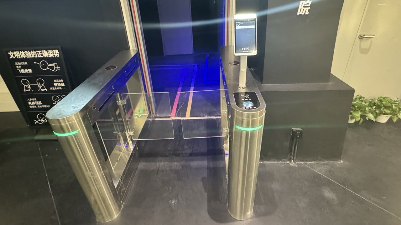 景区节假日客流高峰，票务管理噩梦？电子门票系统轻松应对！